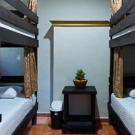 Hostal Ixchel - Wifi, Hot Water, Ac, In Valladolid Downtown Екстер'єр фото