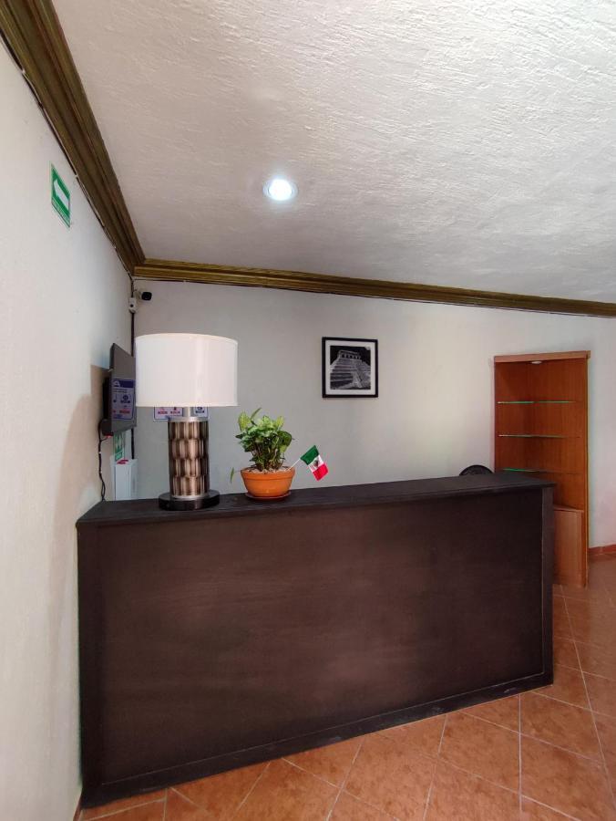 Hostal Ixchel - Wifi, Hot Water, Ac, In Valladolid Downtown Екстер'єр фото