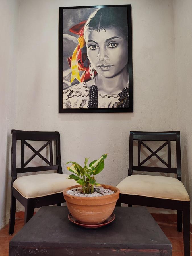 Hostal Ixchel - Wifi, Hot Water, Ac, In Valladolid Downtown Екстер'єр фото