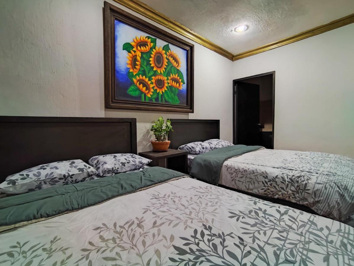 Hostal Ixchel - Wifi, Hot Water, Ac, In Valladolid Downtown Екстер'єр фото