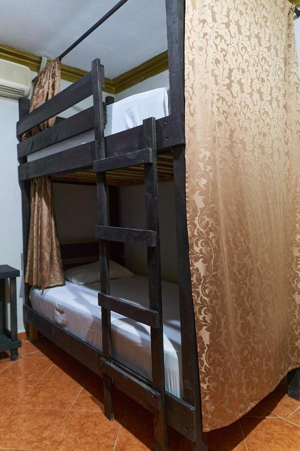 Hostal Ixchel - Wifi, Hot Water, Ac, In Valladolid Downtown Екстер'єр фото