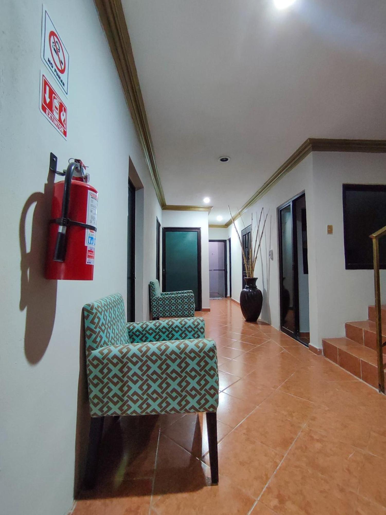 Hostal Ixchel - Wifi, Hot Water, Ac, In Valladolid Downtown Екстер'єр фото